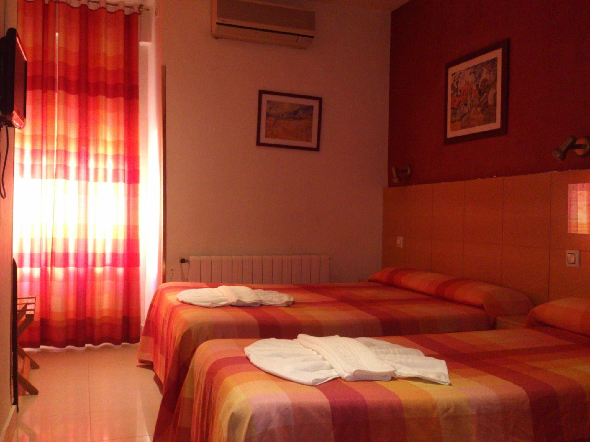 Hostal Inter Plaza Mayor Auto Check In Мадрид Экстерьер фото